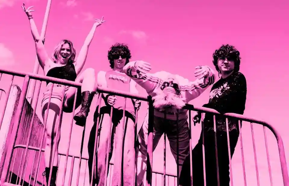 Trupa BABYRAT lansează single-ul de debut intitulat „Roses”