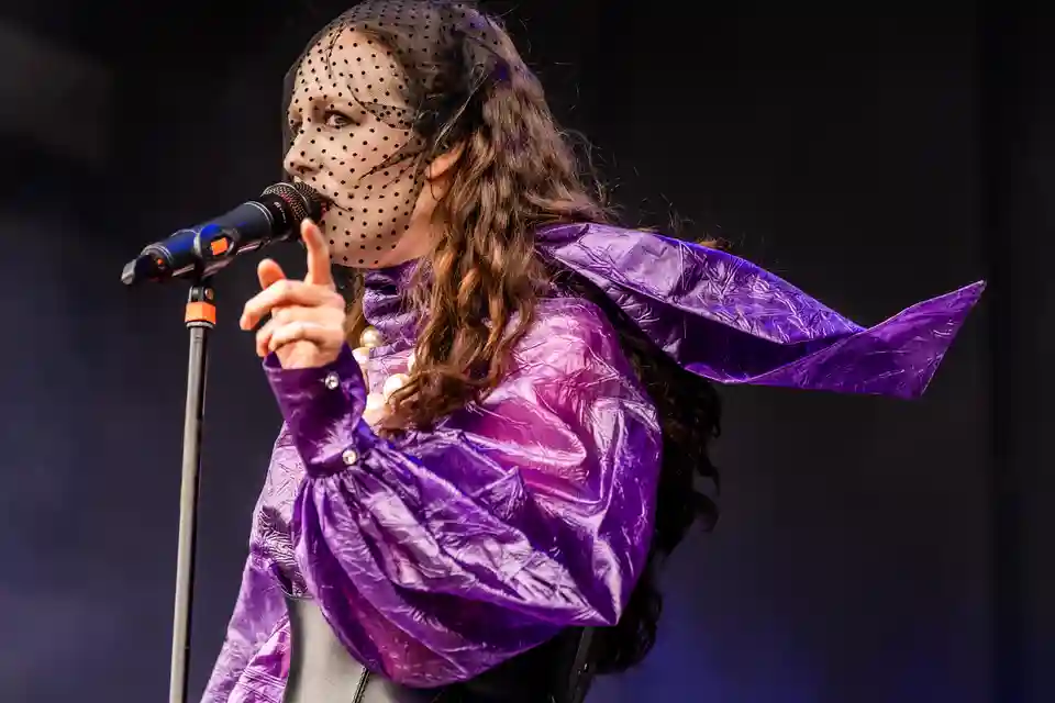 Allie X a susținut un concert în sala Ancienne Belgique din Bruxelles