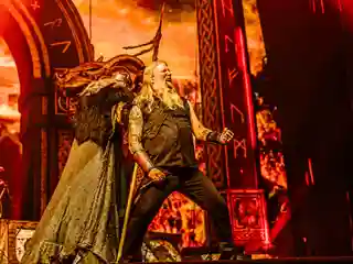 Concertul Amon Amarth la Lotto Arena din Antwerpen