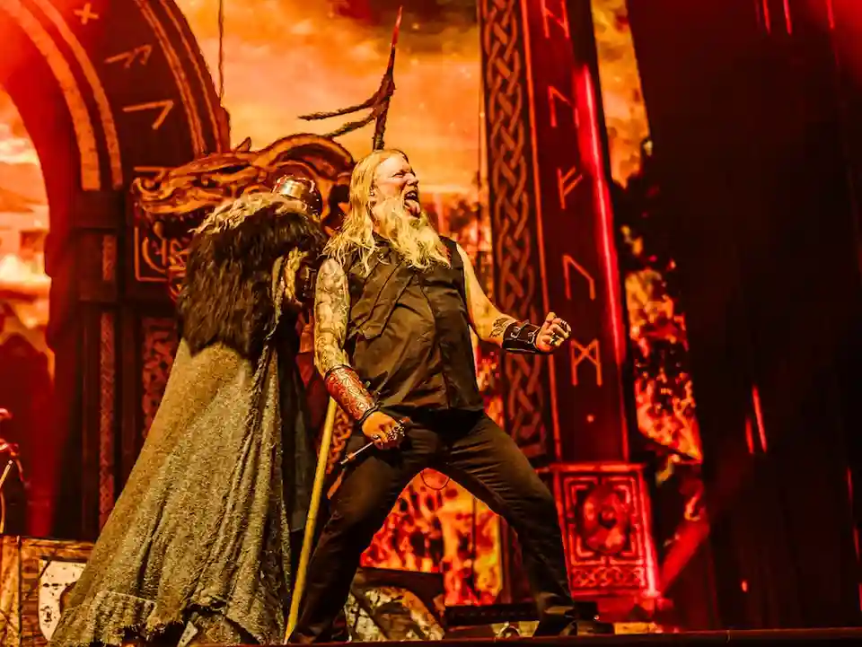 Concertul Amon Amarth la Lotto Arena din Antwerpen