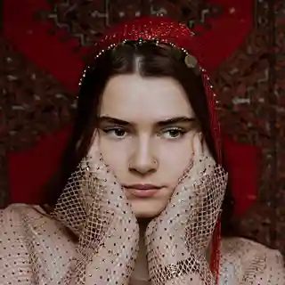 Mara Mandeau debutează cu single-ul „On My Own”