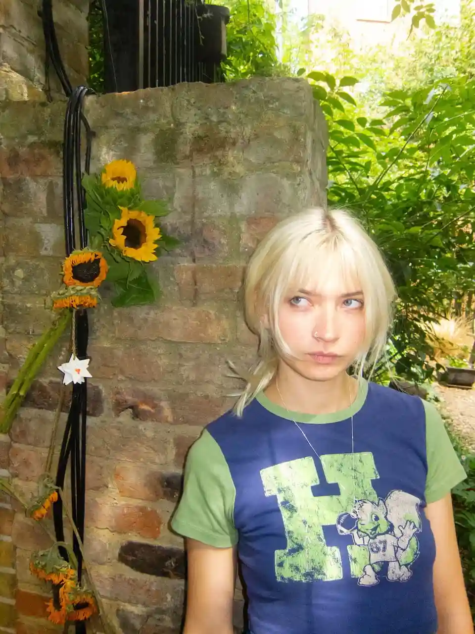 Jo from School lansează noul single intitulat „Living Room”