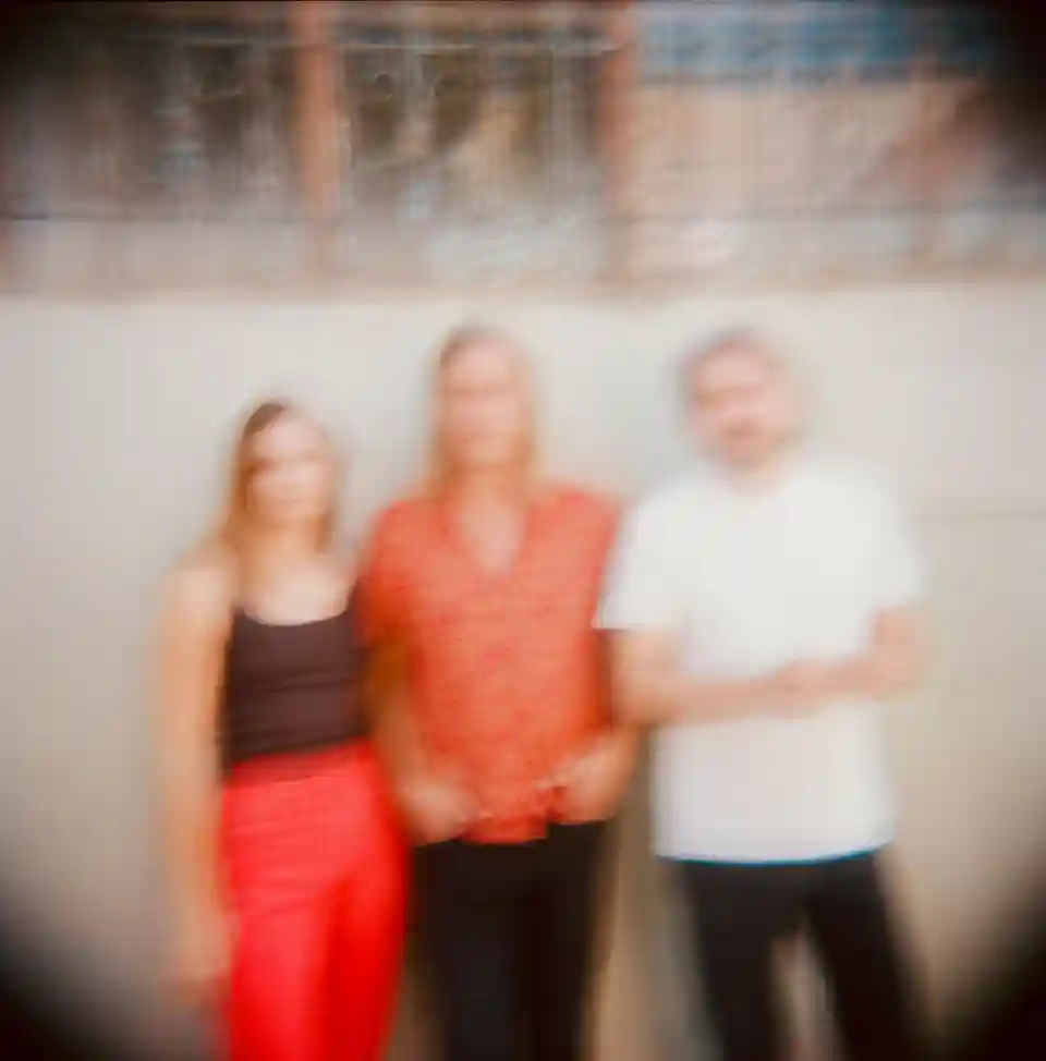 The Spyrals lansează single-ul „Cold Black Leather”