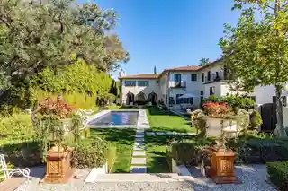Sharon Osbourne a scos la vânzare vila din Los Angeles