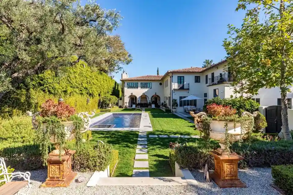 Sharon Osbourne a scos la vânzare vila din Los Angeles