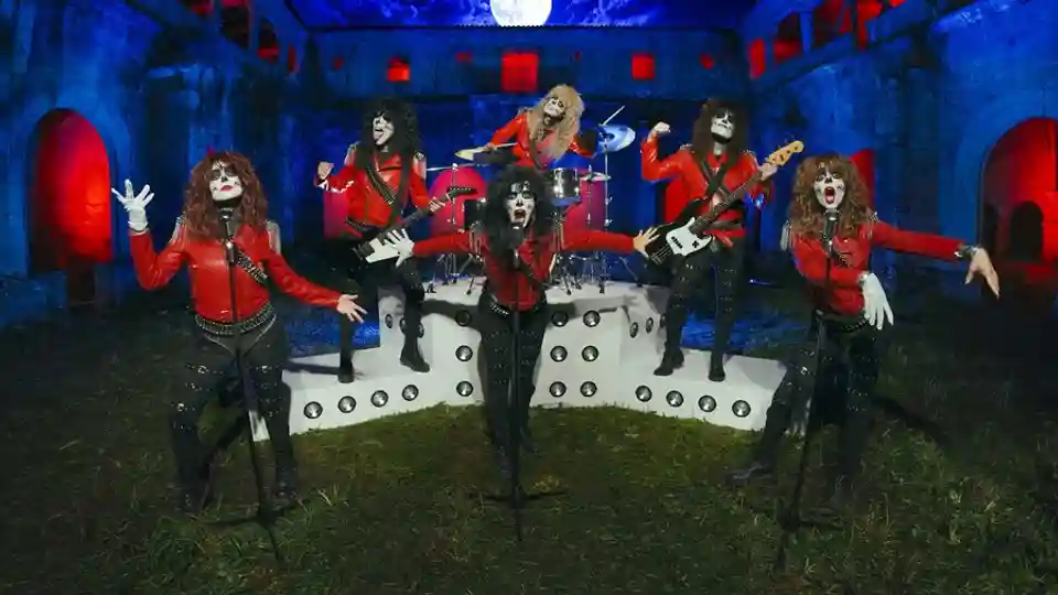 Broken Peach lansează versiuni cover pentru piese de Rammstein și Rockwell