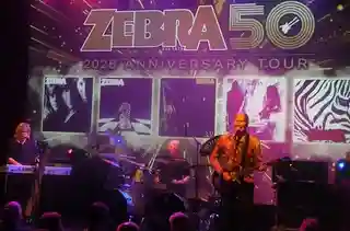 Trupa Zebra lansează albumul „V”, iar Paul Stanley își exprimă aprecierea