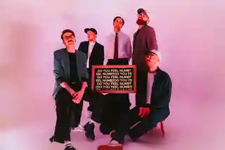 Trupa Strange Company lansează noul single Waves