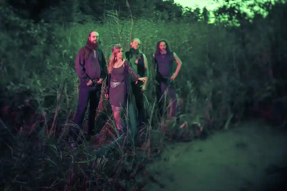 Smoulder lansează piesa „Water Wars” și anunță noul album „Witch Wife In An Alien World”