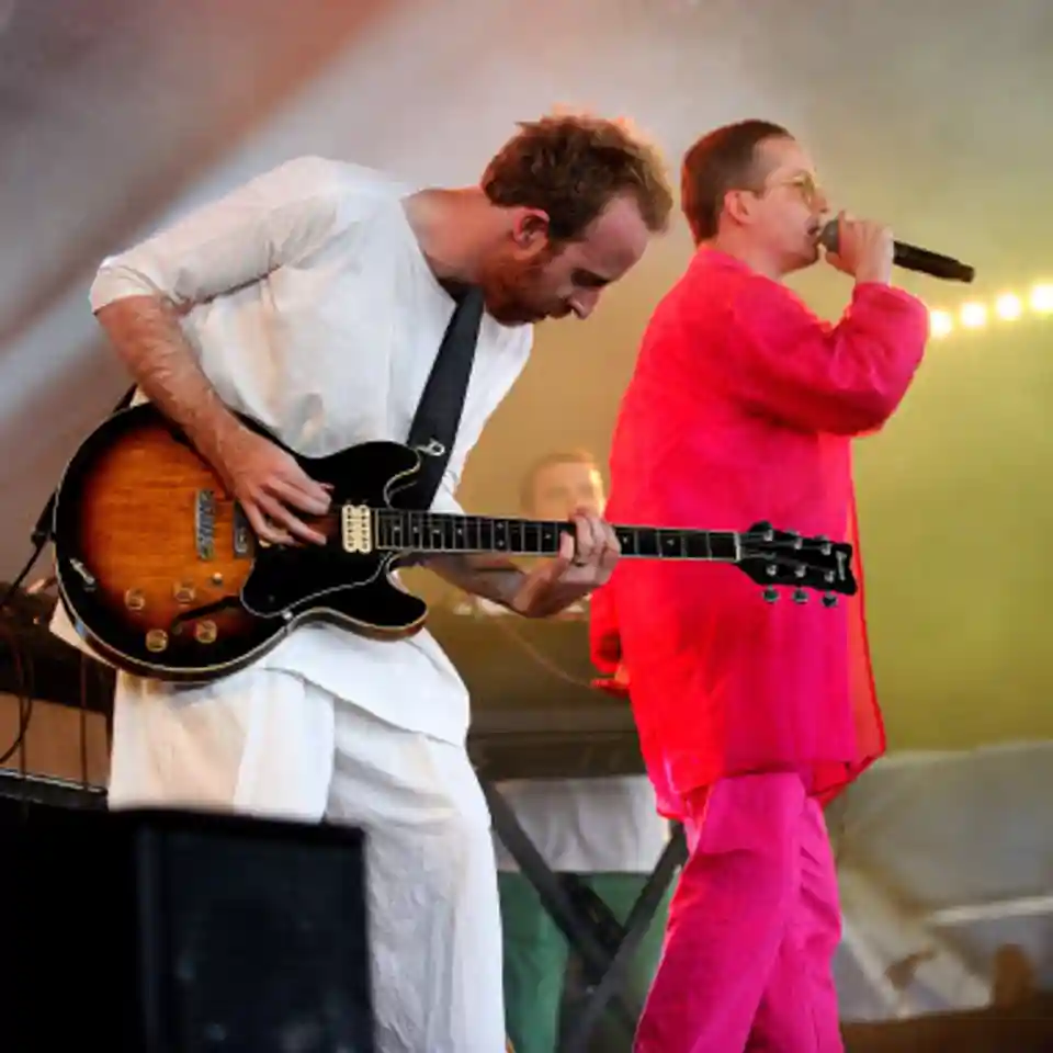 Hot Chip lansează albumul „A Long Way From Kansas” și anunță un turneu european