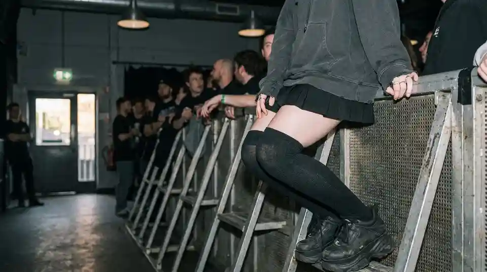 Evoluția modei masculine pe scenă și în public: De la Kurt Cobain la generația Z