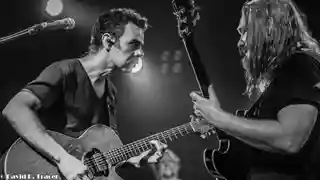 Reed Mathis și Lebo susțin un set dedicat Simon & Garfunkel la concertul Bone Diggers