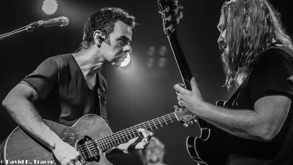 Reed Mathis și Lebo susțin un set dedicat Simon & Garfunkel la concertul Bone Diggers