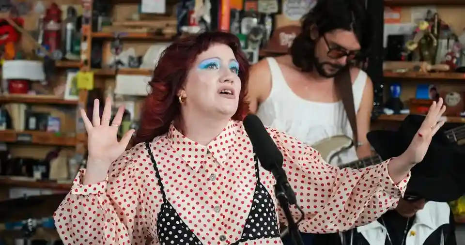 CMAT a susținut un concert în cadrul seriei Tiny Desk Concert