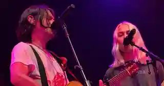 Phoebe Bridgers a cântat alături de Bright Eyes piesa „Lua” în Nashville