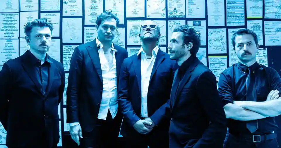 Interpol anunță turneul din martie 2027 alături de Deafheaven