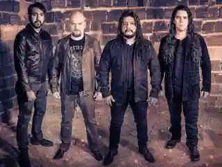 Trupa The Autumn Aurora lansează albumul de debut „False Idols” și single-ul „Be My…”