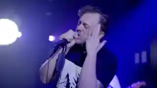 Lugosi prezintă o sesiune live pentru piesa „I Must Be Fine”