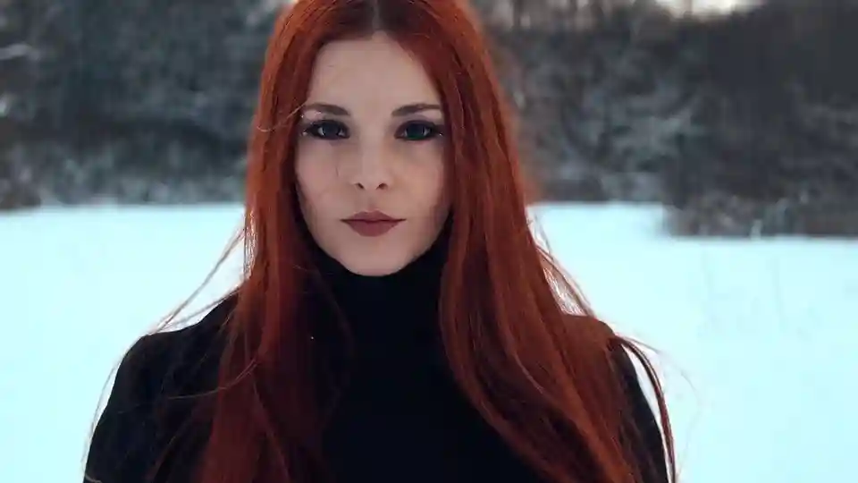 Anna Kiera lansează noul single „The Apparition”