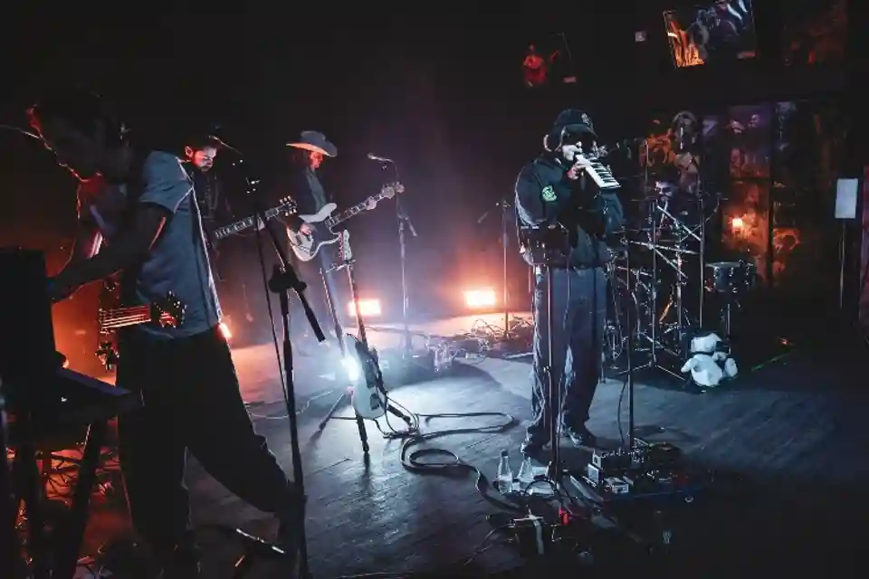 Depresión Sonora și Silitia susțin un concert în cadrul Festivalului SantasPascuas