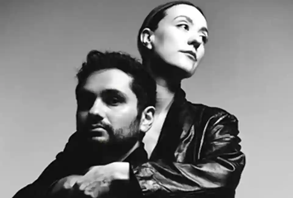 Mona et Toi lansează albumul de debut „Radical Romance Of Mind”