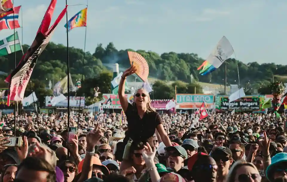Reacțiile fanilor privind prețul biletelor pentru festivalul Glastonbury 2027