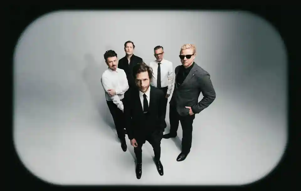 Recenzie: Interpol lansează albumul This Mirror Weighs A Ton