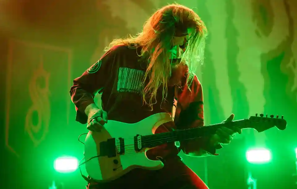Jim Root clarifică situația piesei „Arsenal” lansate recent de Slipknot