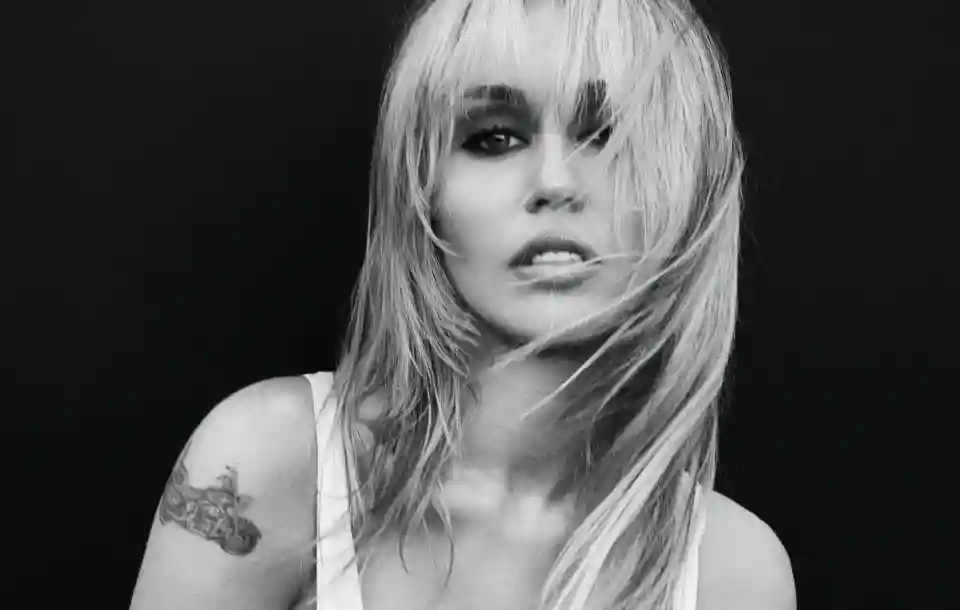 Miley anunță albumul „Bass Persuades” și două concerte la Hollywood Bowl