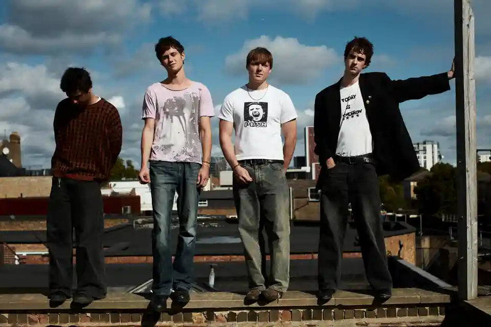 Trupa Radio Free Alice lansează albumul de debut „What’s In Between”