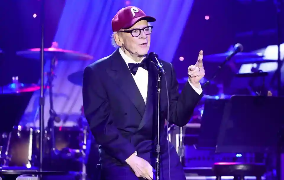 Art Garfunkel amână turneul din Marea Britanie din motive de sănătate