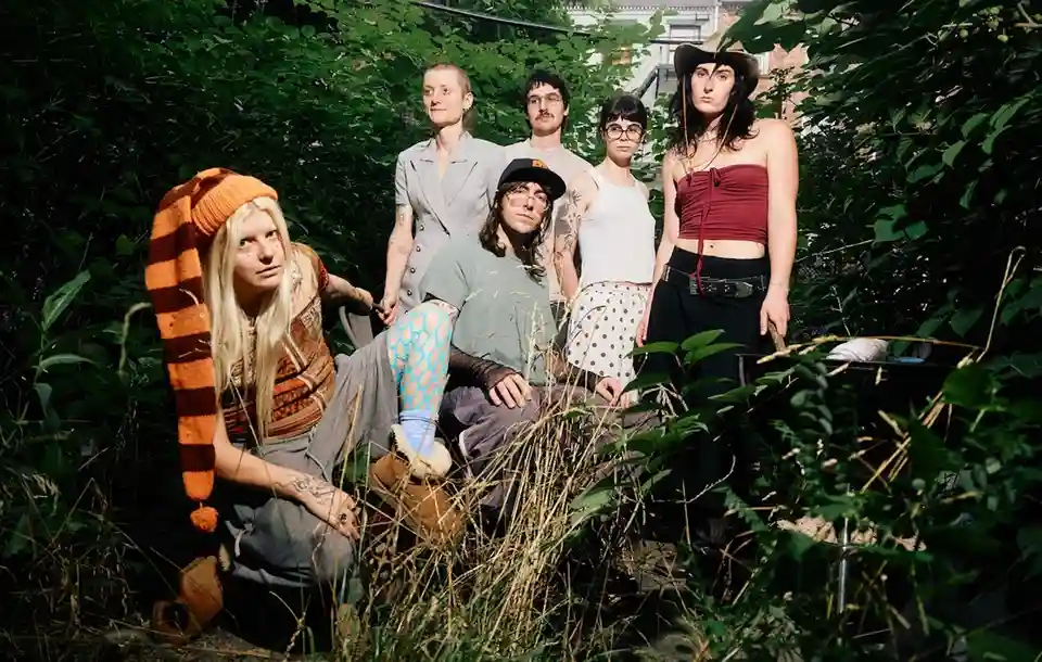 Trupa Grumpy explorează teme legate de identitate pe noul album, „Unfindable Ring”