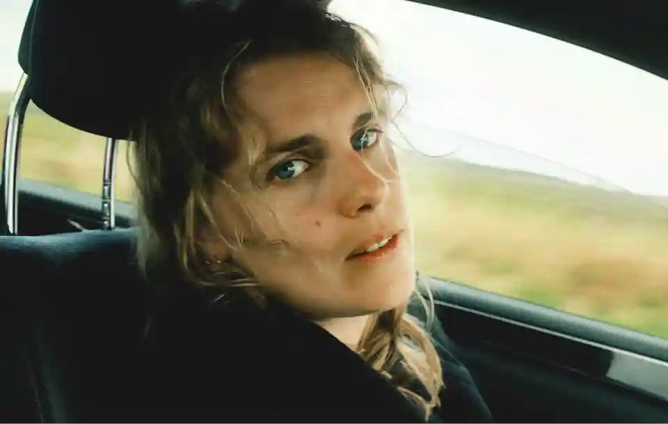 Marika Hackman lansează albumul „False Dogs” și anunță un turneu european