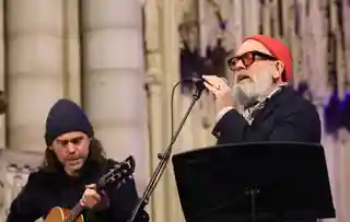 Michael Stipe a interpretat piesa „E-Bow The Letter” alături de The National
