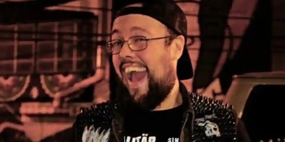 Sebastian Moreno, un colecționar pasionat de viniluri metal și hardcore