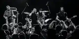 Toboșarul Isaias Gil despre experiența sa în turneul cu Black Flag