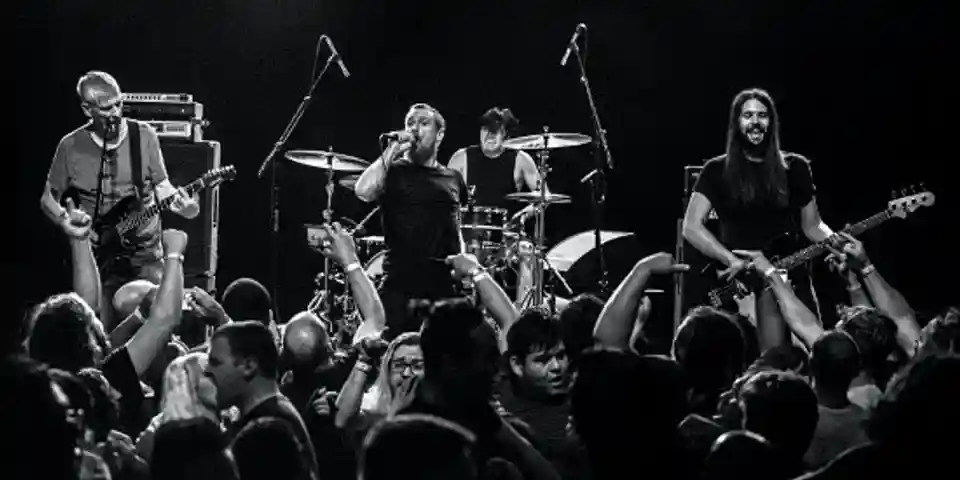 Toboșarul Isaias Gil despre experiența sa în turneul cu Black Flag