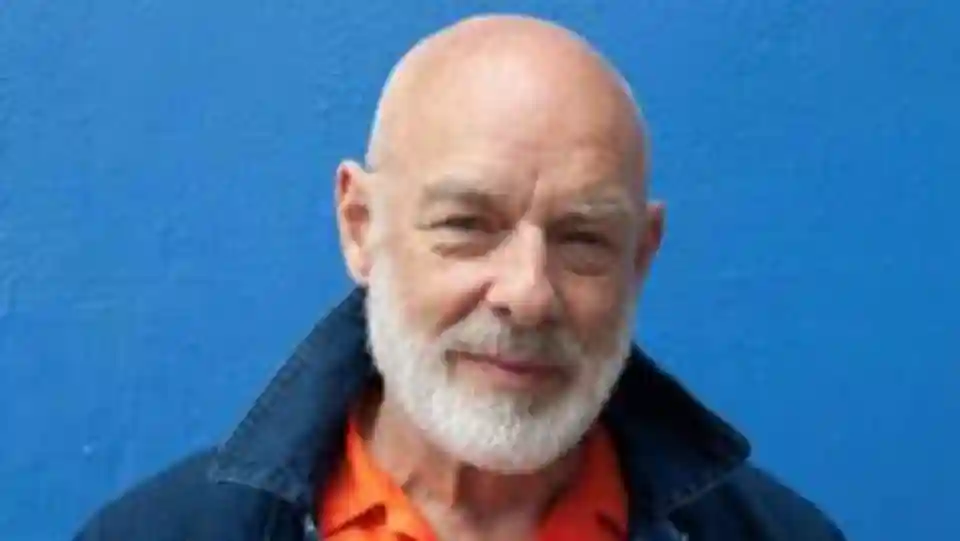 Brian Eno redeschide label-ul Opal Records și plănuiește lansarea a 12 albume noi