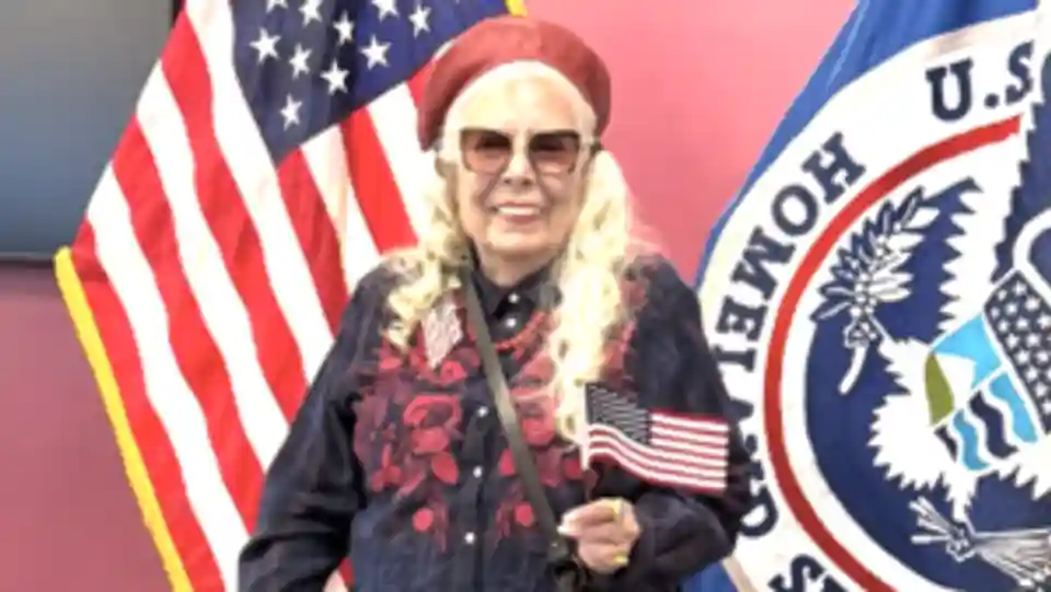 Joni Mitchell a obținut cetățenia americană la vârsta de 82 de ani