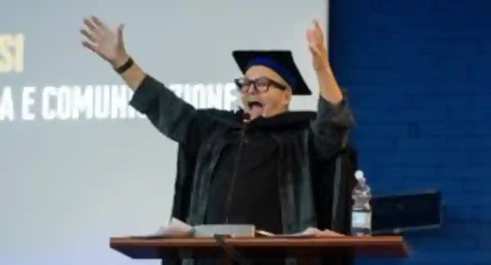 Vasco Rossi a primit titlul de doctor honoris causa din partea Universității din Salerno