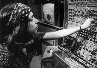 Suzanne Ciani concertează la Vilnius în cadrul seriei de evenimente „Elevators”