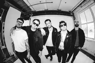 Trupa Hell Beach lansează videoclipul pentru noul single „The Deep”