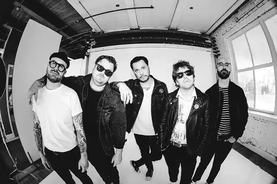 Trupa Hell Beach lansează videoclipul pentru noul single „The Deep”