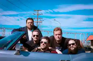 Set Your Goals lansează noul single „Big Couch”