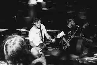 Trupa Sharp Tongues a lansat noul EP intitulat „Dead Weight”