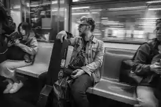 Adam Rubenstein lansează videoclipul piesei „Don’t Mean Much”