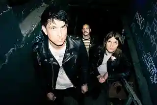 DeeCRACKS lansează single-ul „I Don’t Wanna Drag You Down”