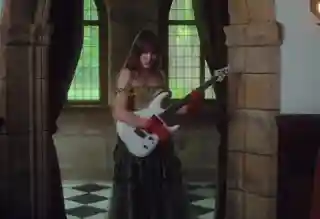 Calva Louise lansează piesa „La Promesa”