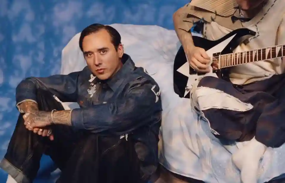 Johnny Garso revine cu noul single „La belleza está en las flores”