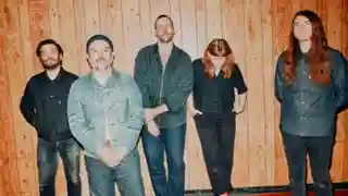 Spanish Love Songs anunță noul album Future Nausea și lansează piesa Good American